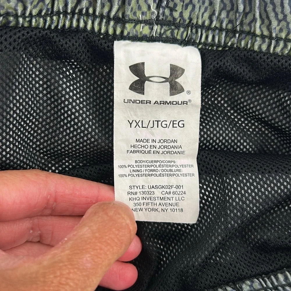 437. Under Armour Kids Swim Trunks - Black‎ and Neon Green (YXL)